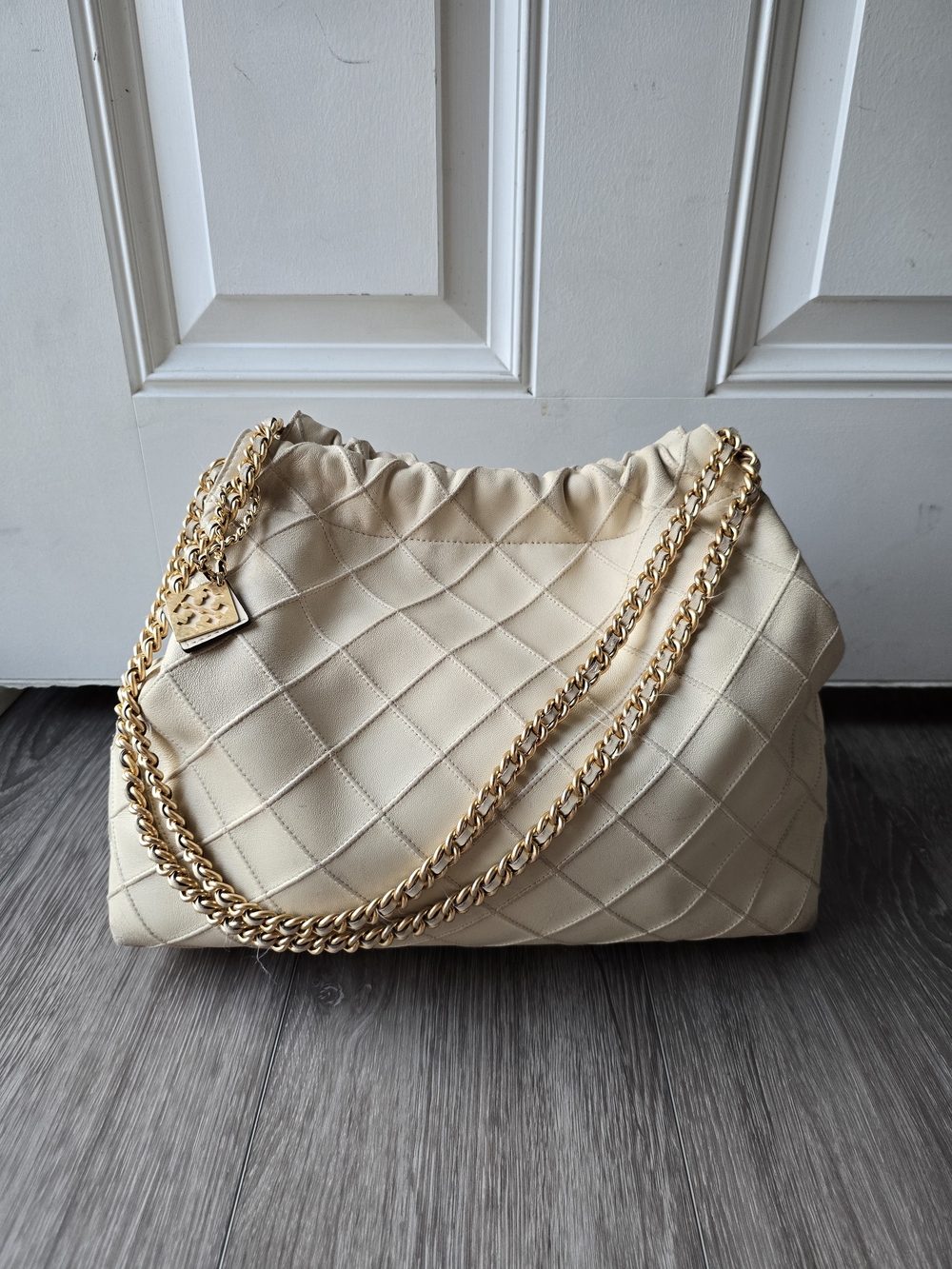 Tory Burch Quilted Ivory Leather Chain Slouchy Tote Gold Hardware Bag